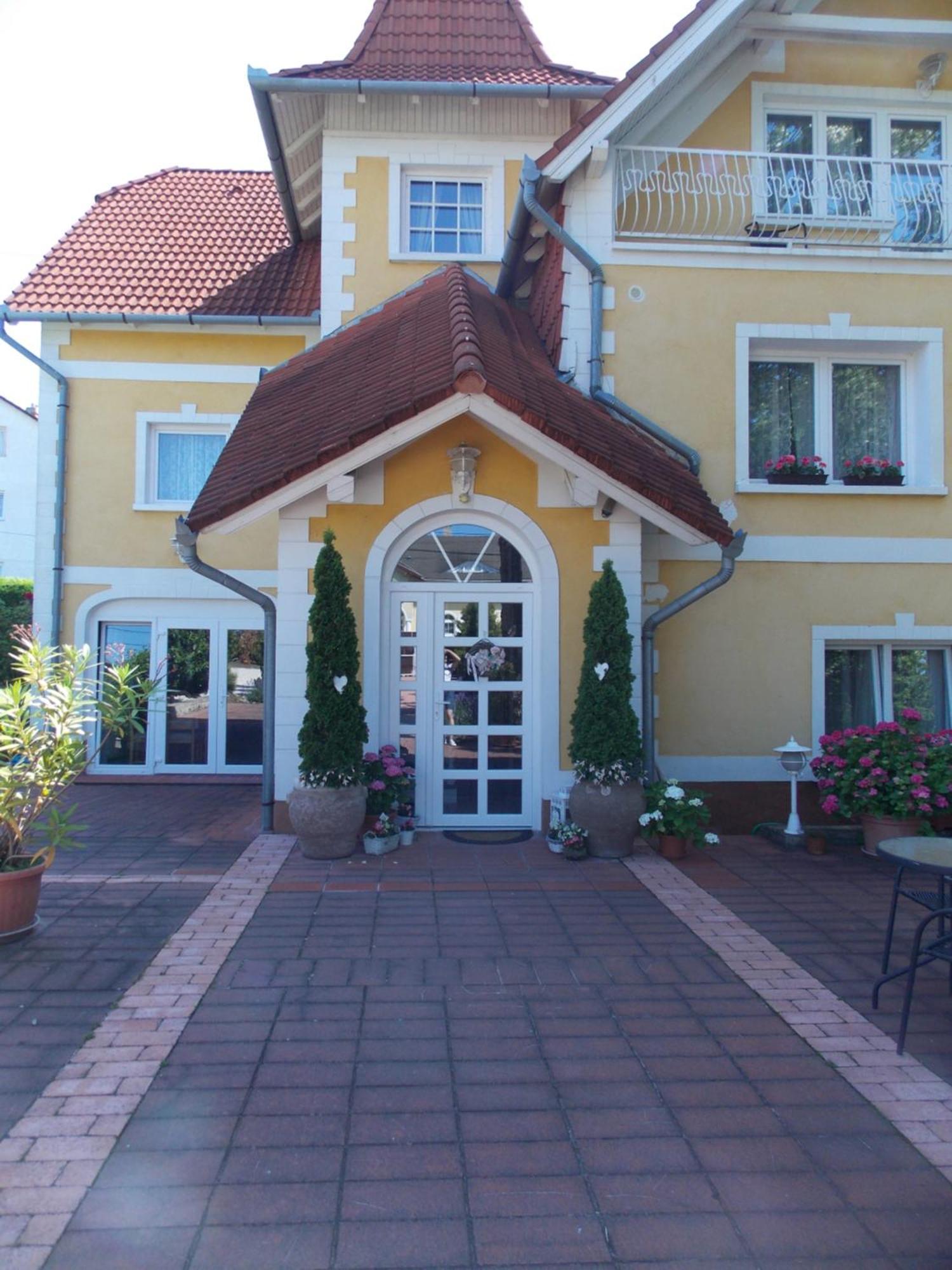 Eden Villa Apartmanhaz Balatonfured Bagian luar foto