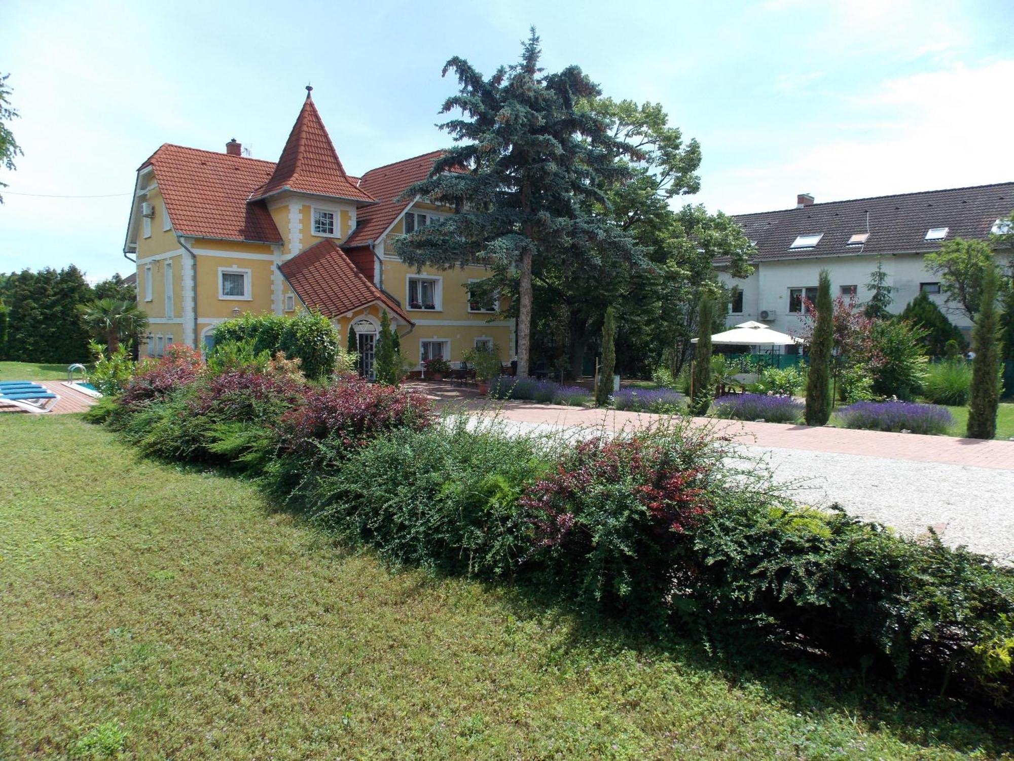 Eden Villa Apartmanhaz Balatonfured Bagian luar foto
