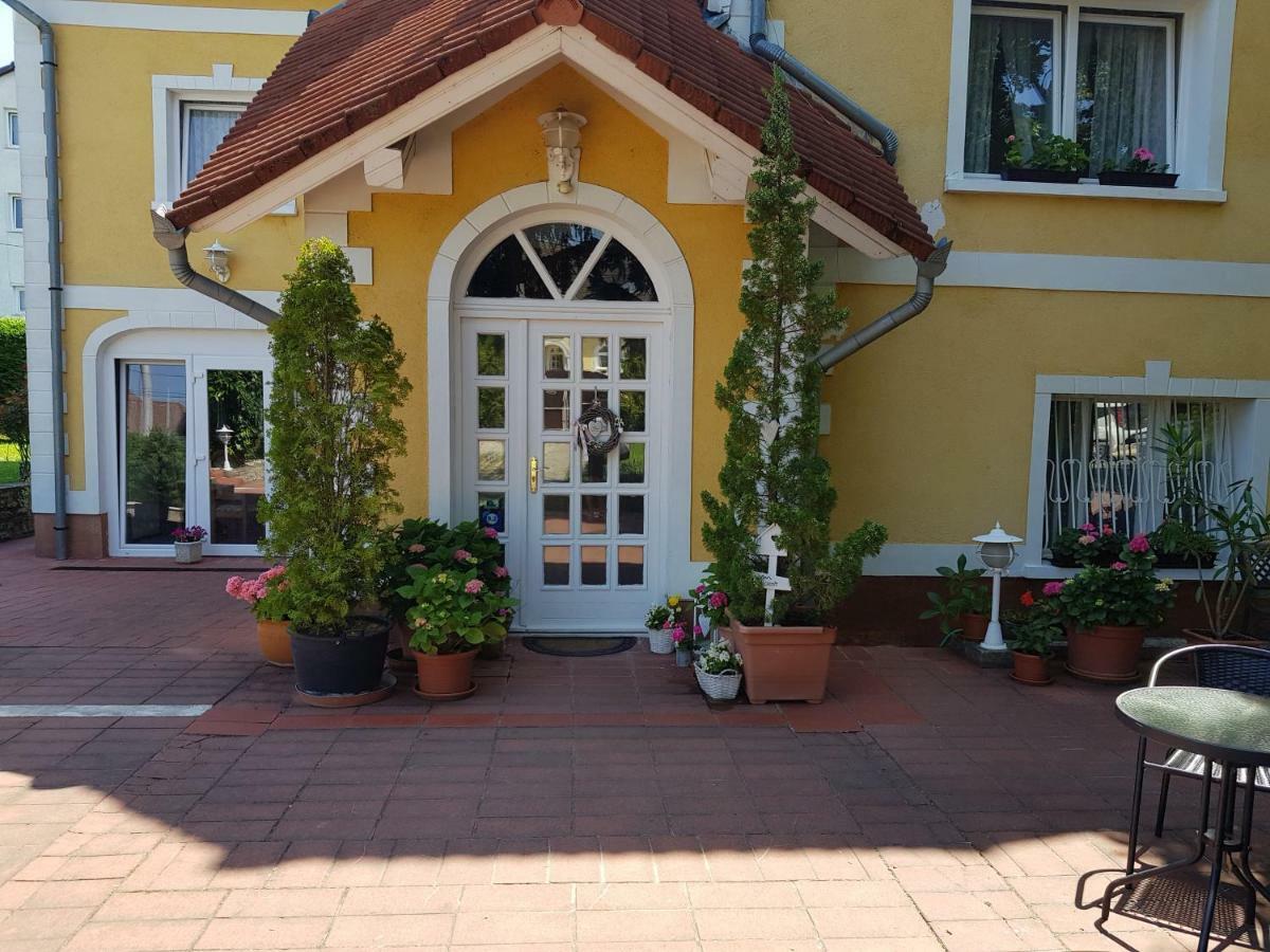 Eden Villa Apartmanhaz Balatonfured Bagian luar foto